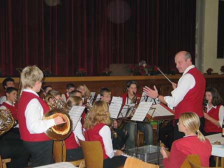 Jugendkapelle beim Theater 2003_3