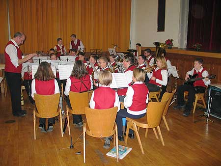Jugendkapelle beim Theater 2003_4