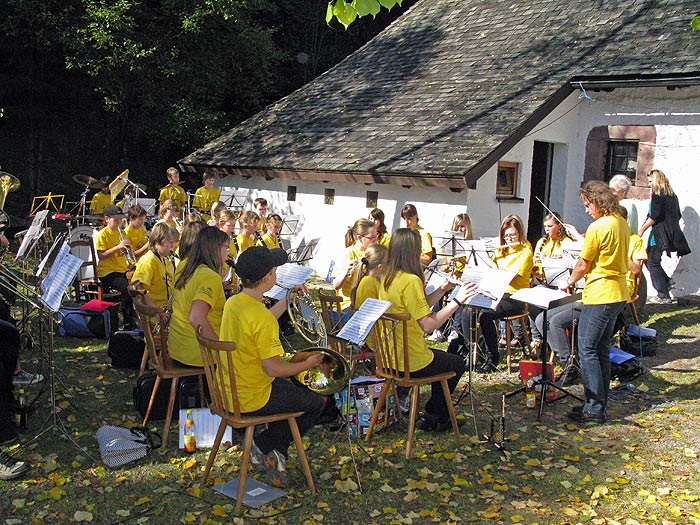 Zwiebelkuchenfest Jugendkapelle 2010_12