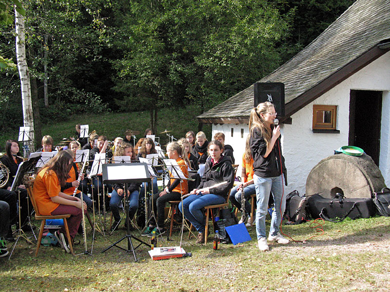 Zwiebelkuchenfest Jugendkapelle 2012_11